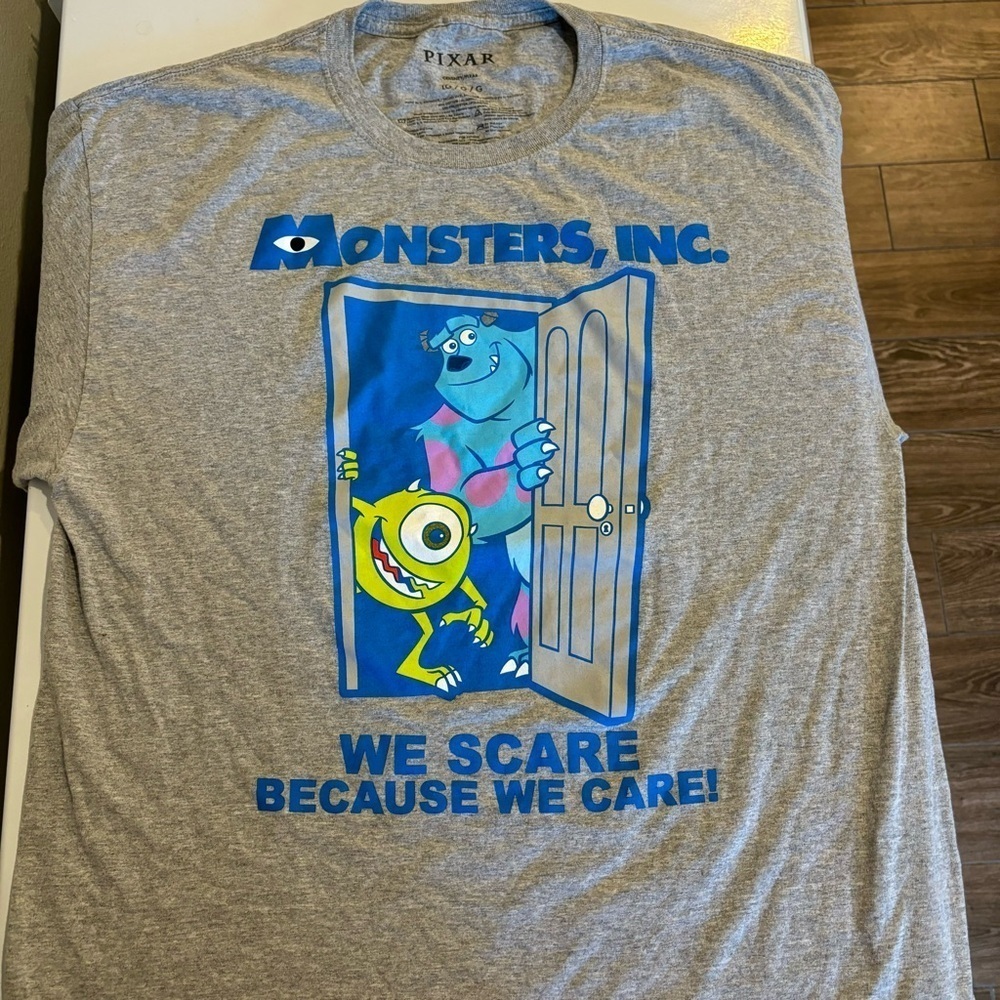 Disney Pixar Monsters Inc Tee size large